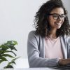 Mujer oficina trabajando